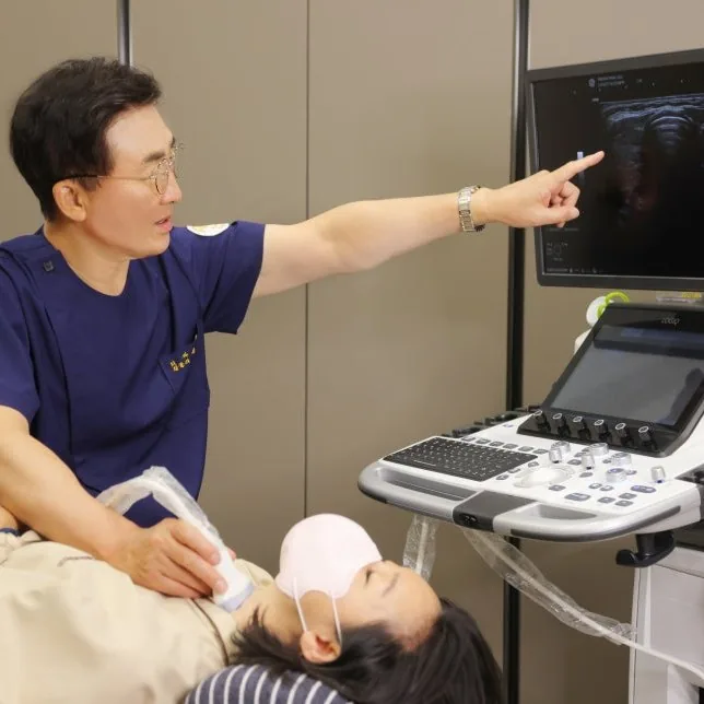 메디우먼여성의원 이홍주 원장 초음파 검사 설명